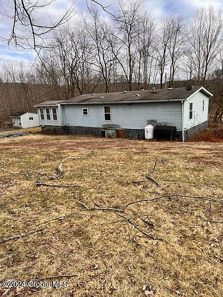 3rd image of 307 Lower Cady Road