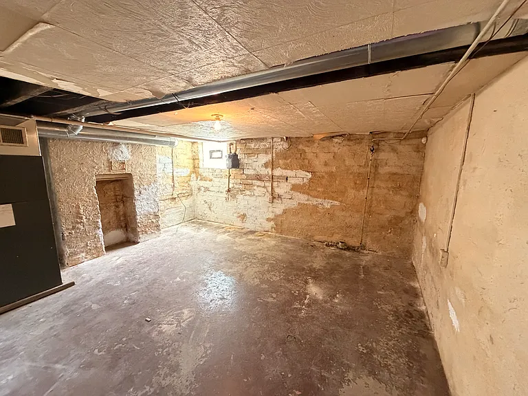 1723 Commercial St — Photo 12
