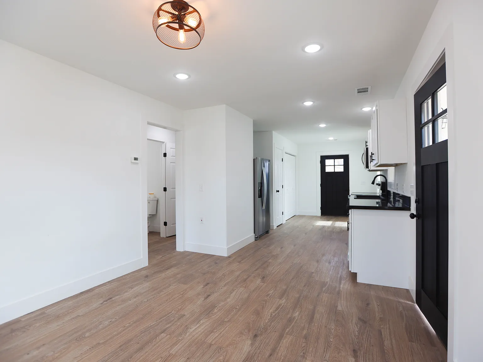 2 bed, 704 sqft, $900 — Photo 3