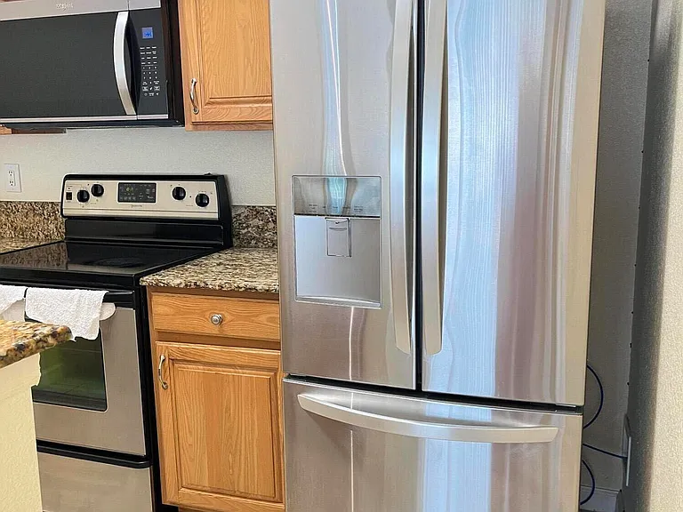231 SW Palm Dr #207 — Photo 9