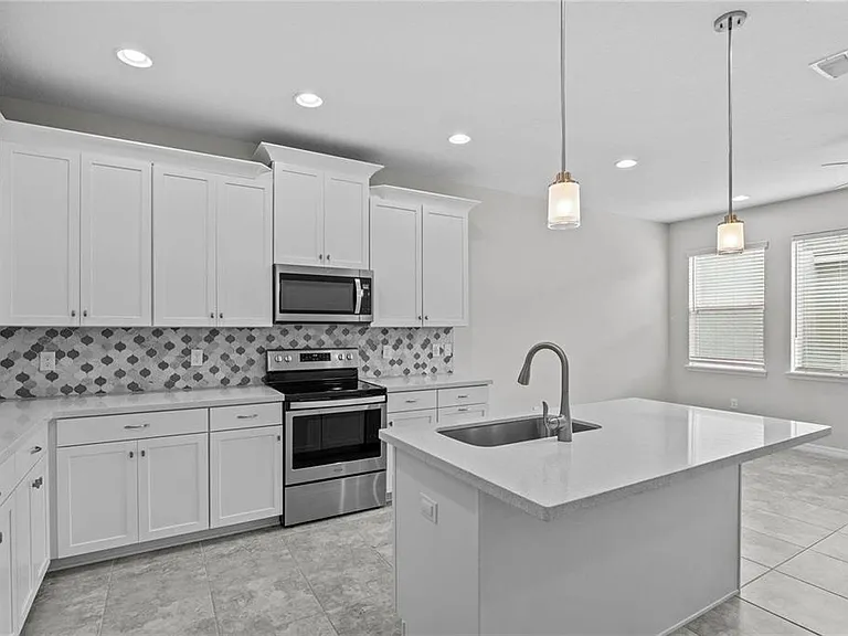 8061 Glenlloyd Ave — Photo 6