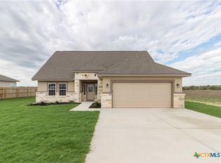 217 Colonial Ln, La Vernia, TX 78121