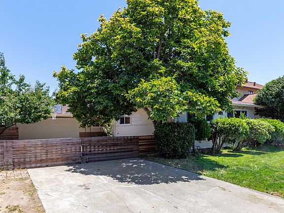 2nd image of 3526 Oxford Dr