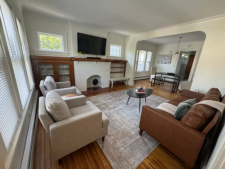 125 Redfern Dr — Photo 4