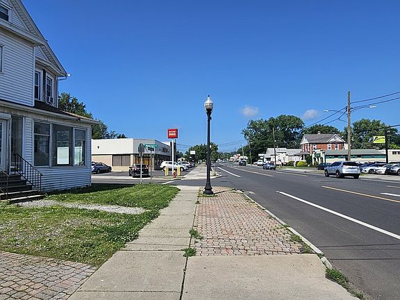 2nd image of 937 New Britain Avenue