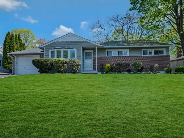 3 Kerry Avenue, Huntington, NY 11743