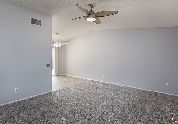 3rd image of 2111 W Elm Ave