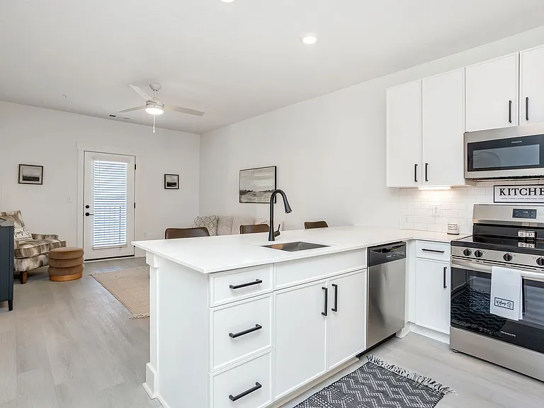 Joy Park Luxury Apartments — Photo 32