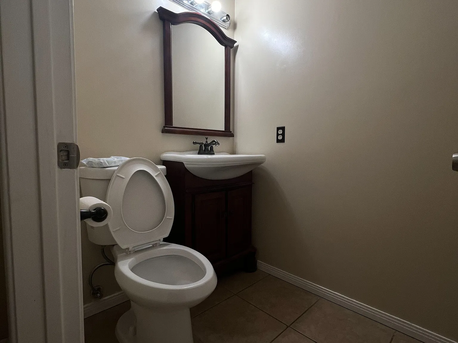 1327 E Fairgrove Ave — Photo 4