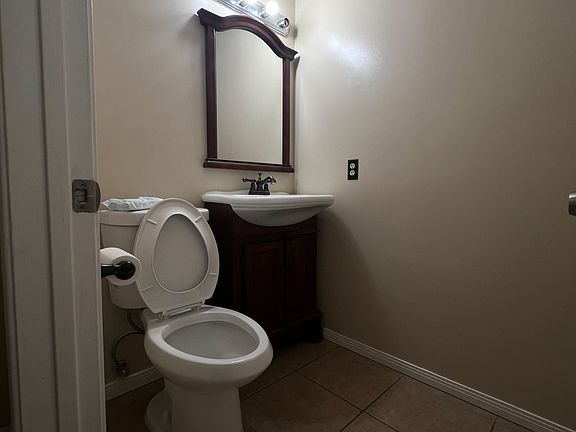 4th image of 1327 E Fairgrove Ave