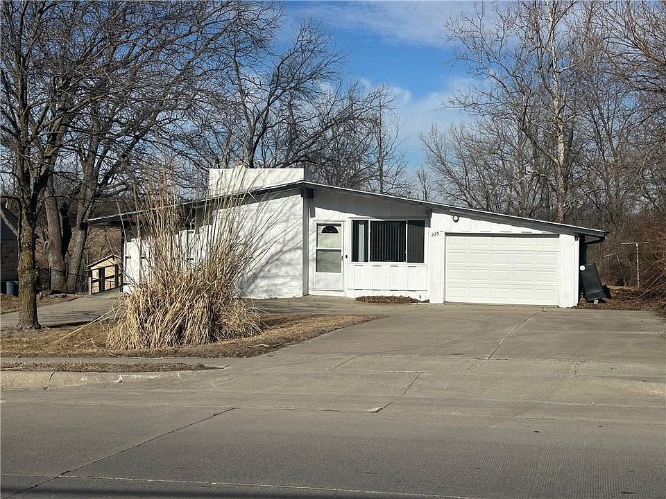 1st image of 229 W 16th St