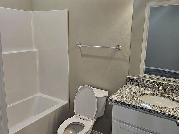 5th image of 322 N Avenue B #A