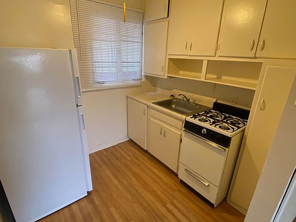 2nd image of 1617 Gold Ave SE #B