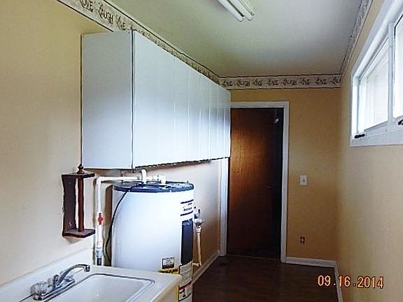 3rd image of 206 Pine Hill Dr