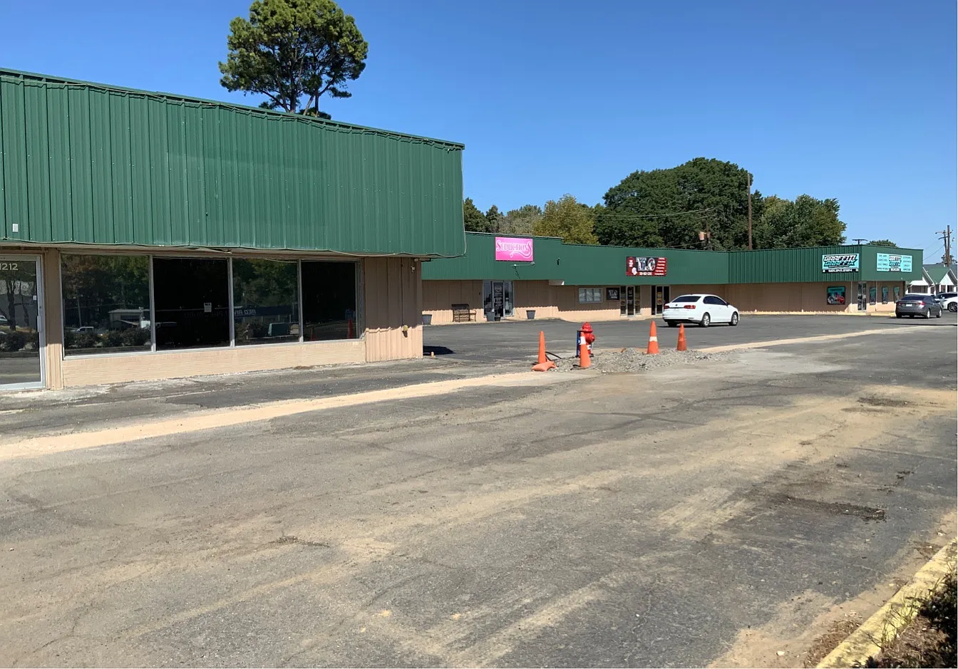 Johnson Plaza Shopping Center - 1204-1220 Comm. Retail — Photo 3