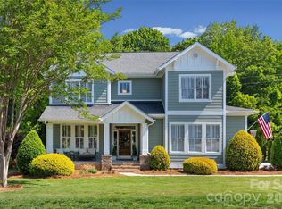 138 Misty Woods Dr, Lake Wylie, SC 29710