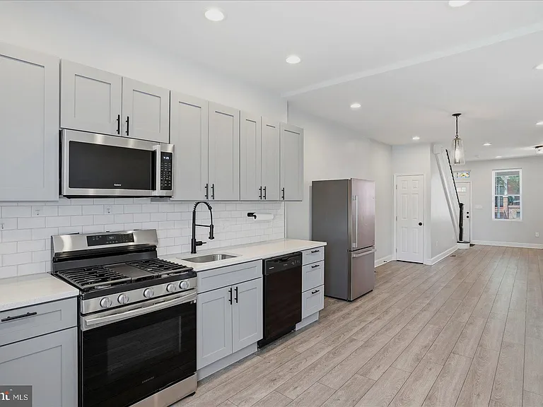 2605 Denison St — Photo 12