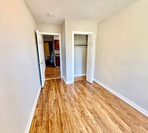 4th image of 224 Hanover St #16