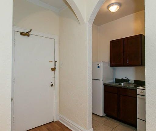 3rd image of 4831 N Damen Ave