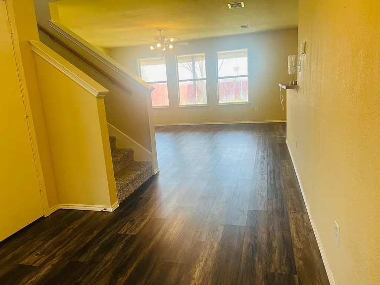 9200 Goldenview Dr — Photo 5