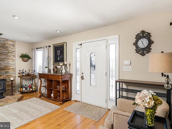 2nd image of 387 Chesterfield Jacobstown Rd