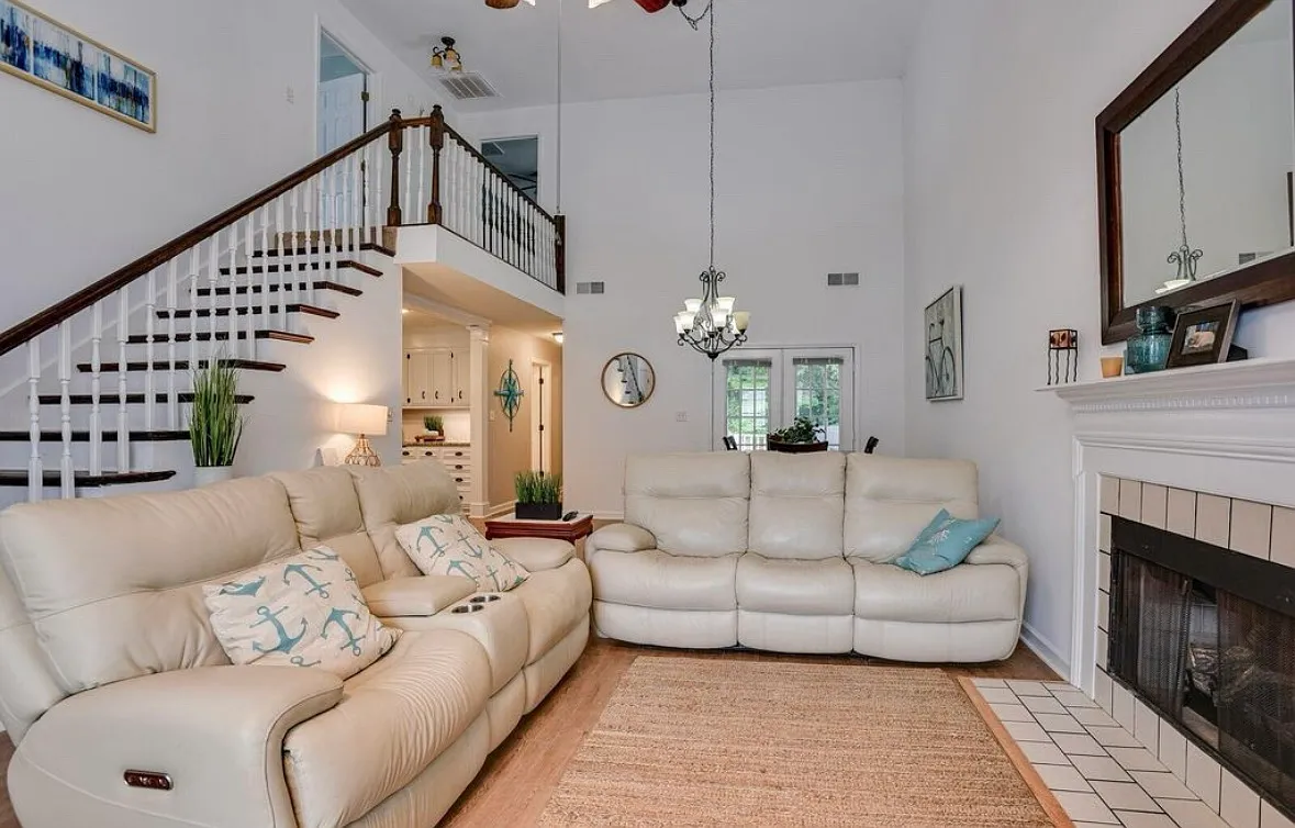 115 Hammond Place Cir — Photo 3