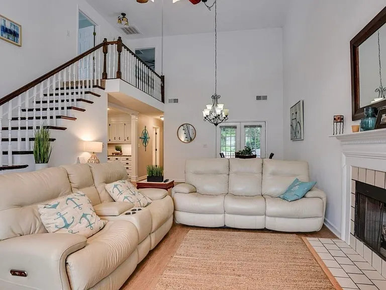 115 Hammond Place Cir #115 — Photo 3