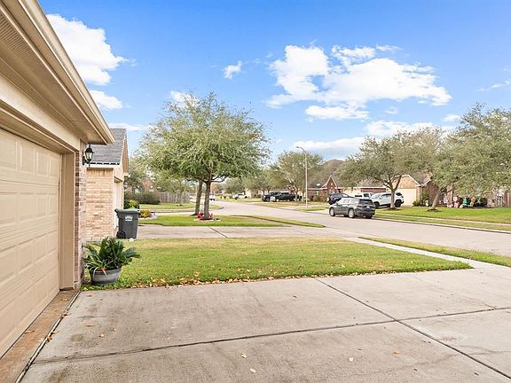 3rd image of 1806 Majestic Oak Dr