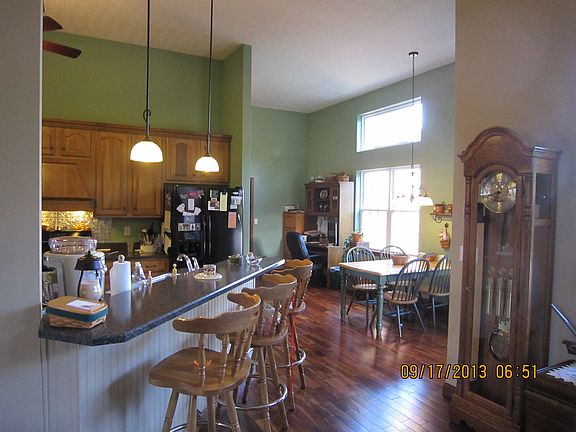 Breakfast bar / nook