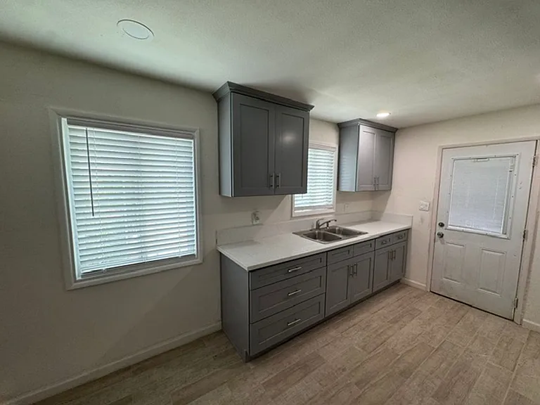 419 Angela Way — Photo 2