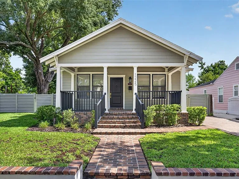 1225 E Amelia St — Photo 1