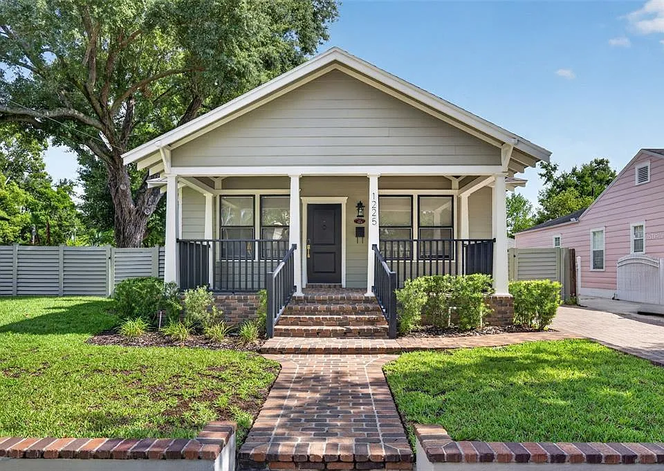 1225 E Amelia St