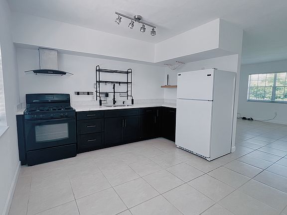5th image of 1781 Normandy Dr #6