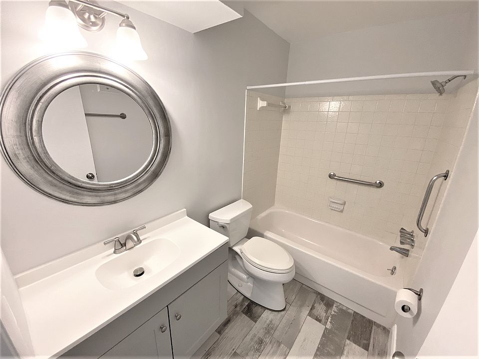 1st image of 150 41st Ave N #410