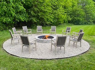 138 Country Walk Dr, Walbridge, OH 43465