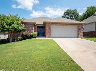44 Woodridge Dr, Little Rock, AR 72204