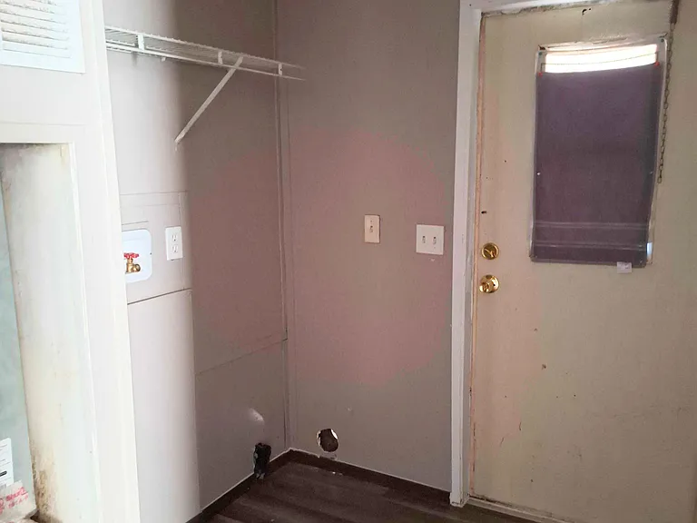 1010 E Crest Dr — Photo 11