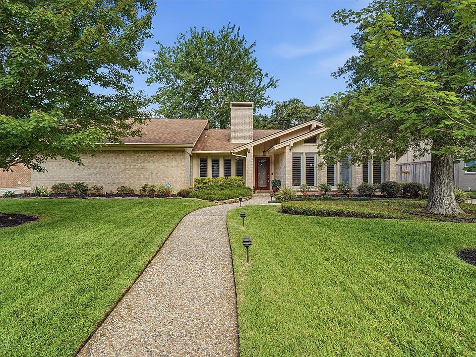 1st image of 611 Forest Lake Dr
