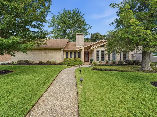 611 Forest Lake Dr, Seabrook, TX 77586