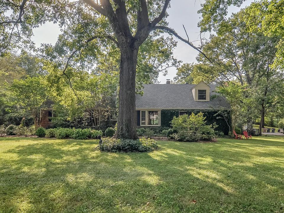 2nd image of 709 Vosswood Dr