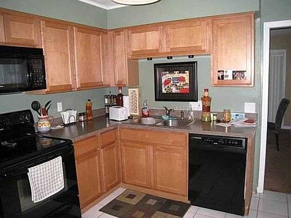 3rd image of 5355 Emerald Isle Dr #1018