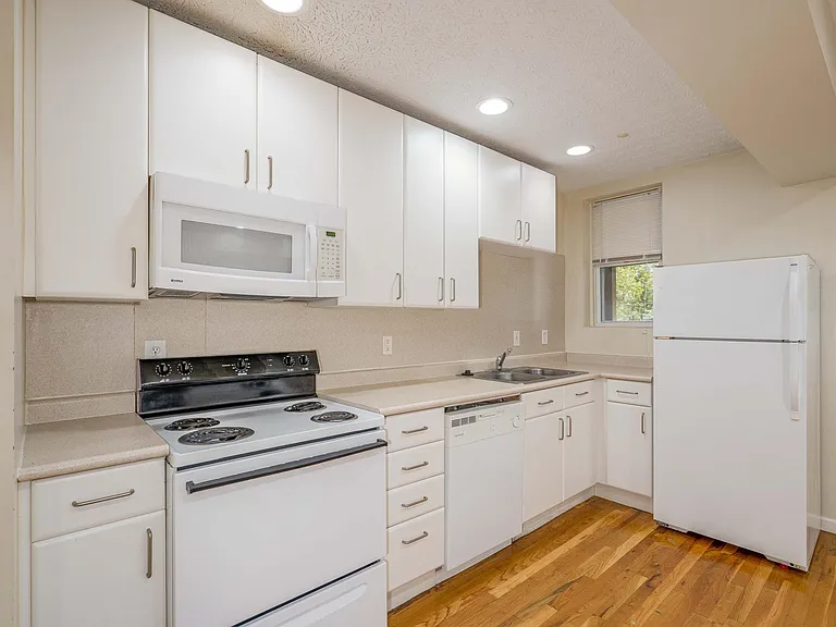 299 E 15th Ave #4 — Photo 20