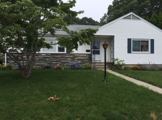 19 Admiral Dr, New London, CT 06320