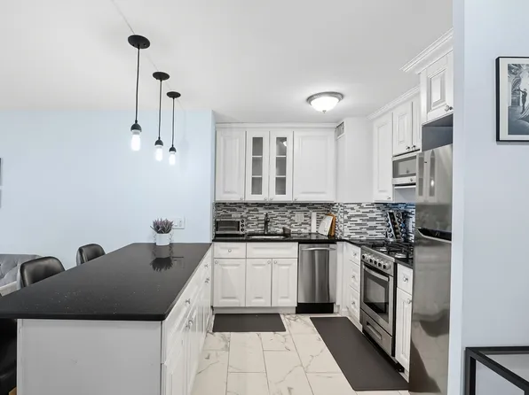 305 East 40th Street image 6 of 19