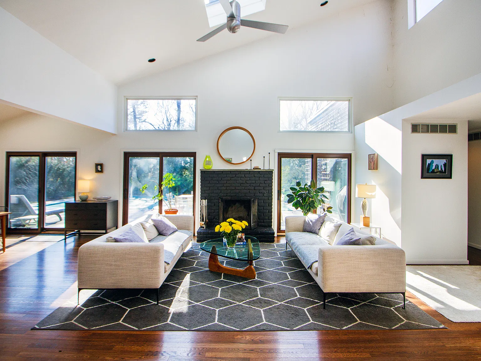 September in Quogue! Chic, Serene Retreat | Pool — Photo 4