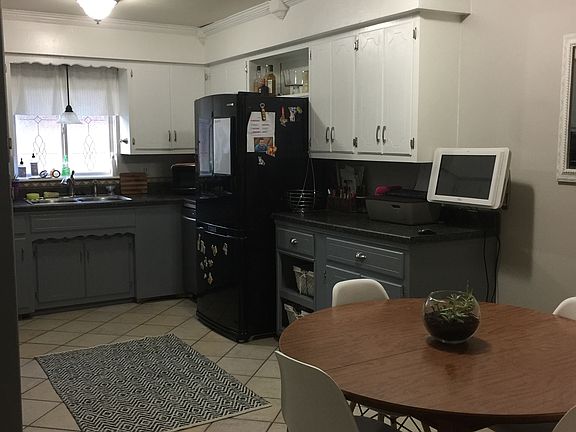 2nd image of 2000 N B St