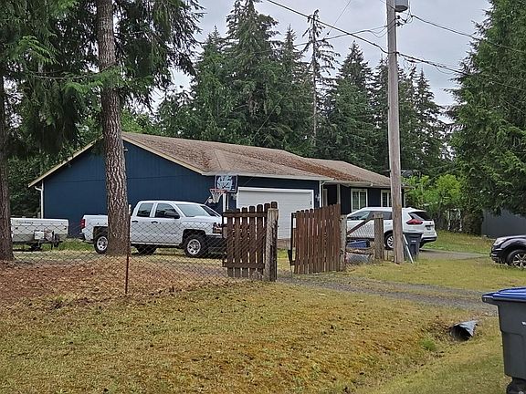 3rd image of 730 E Lakeshore Dr W