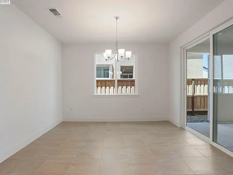 107 E Vince St — Photo 6