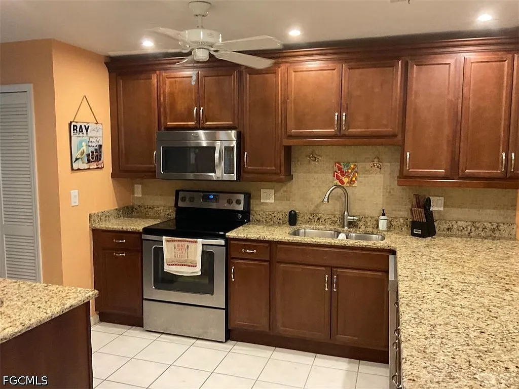 Building Photo - 4919 Victoria Dr #4