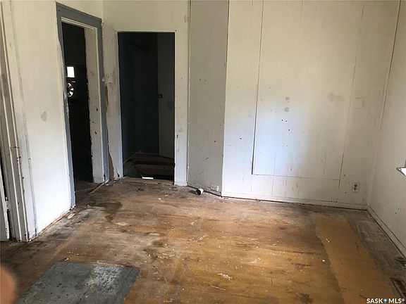 2nd image of 709 Athol St